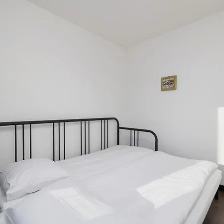 Comfortable Two-bedroom Strzelców By Renters Cracóvia