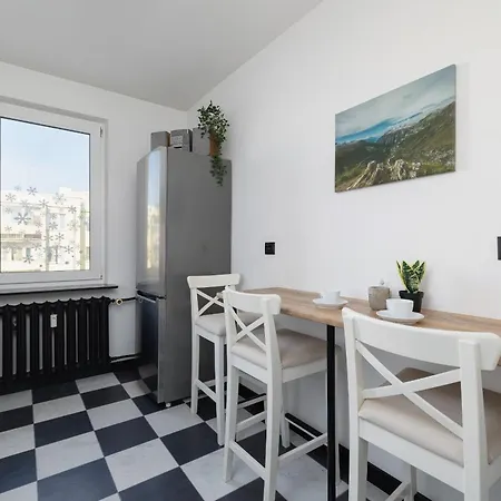 Comfortable Two-bedroom Strzelcow By Renters كراكوفيا
