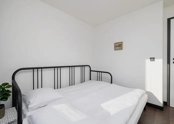 Comfortable Two-bedroom Strzelcow By Renters Краков