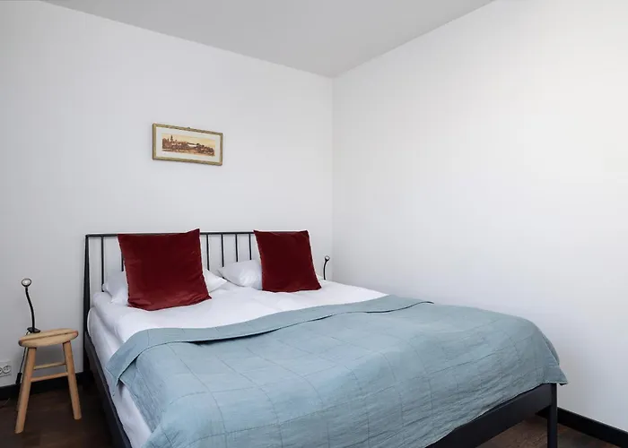 Апартаменты Comfortable Two-bedroom Strzelcow By Renters Краков