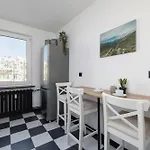 Comfortable Two-bedroom Strzelcow By Renters Cracovie