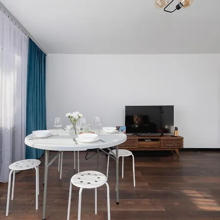 Comfortable Two-bedroom Strzelcow By Renters Appartement Cracovie